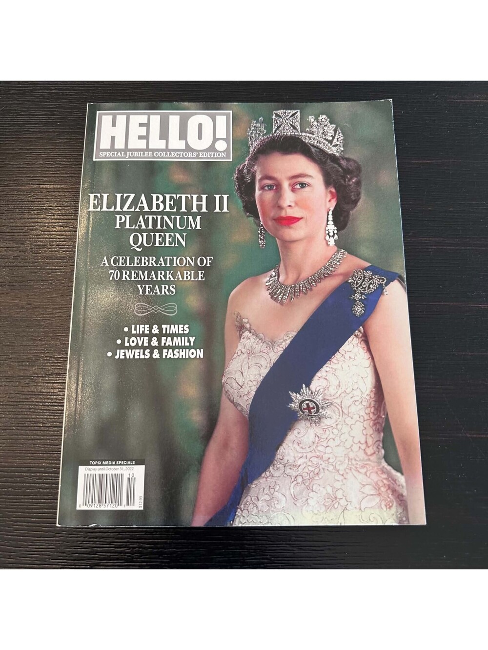 HELLO! Queen Elizabeth II Platinum Jubilee 70 Years Collector's Edition 2022 EUC